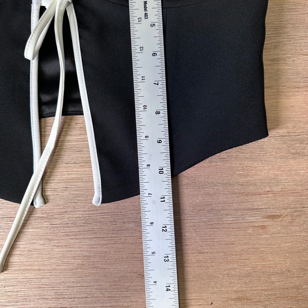 Rumored Black White Contrast Binding Tie Front Corset Top Small NWT - Picture 6 of 8